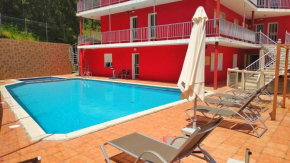 Отель Hostal Montreal  Оутес